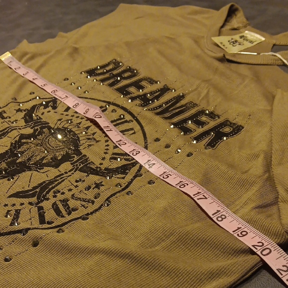 NEW!! Vocal Dreamer Free Spirit Graphic Tee in Brown With Rhinestone Accents - Picture 8 of 11